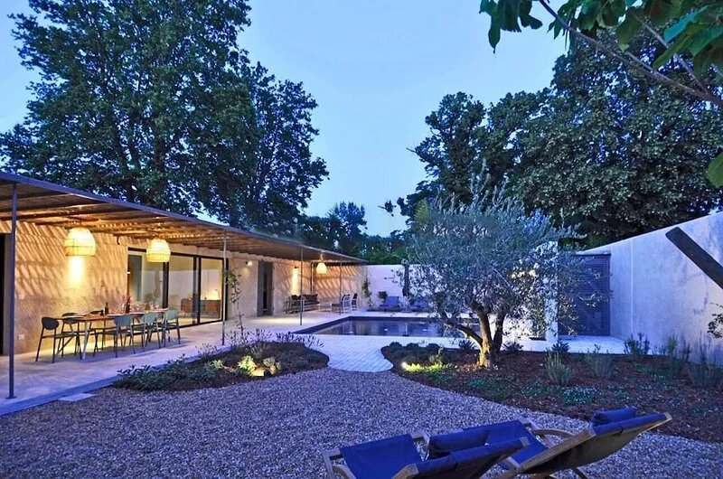 St Remy village Modern contemporary quiet house  with  pool 4 beds 4 baths 4 WC