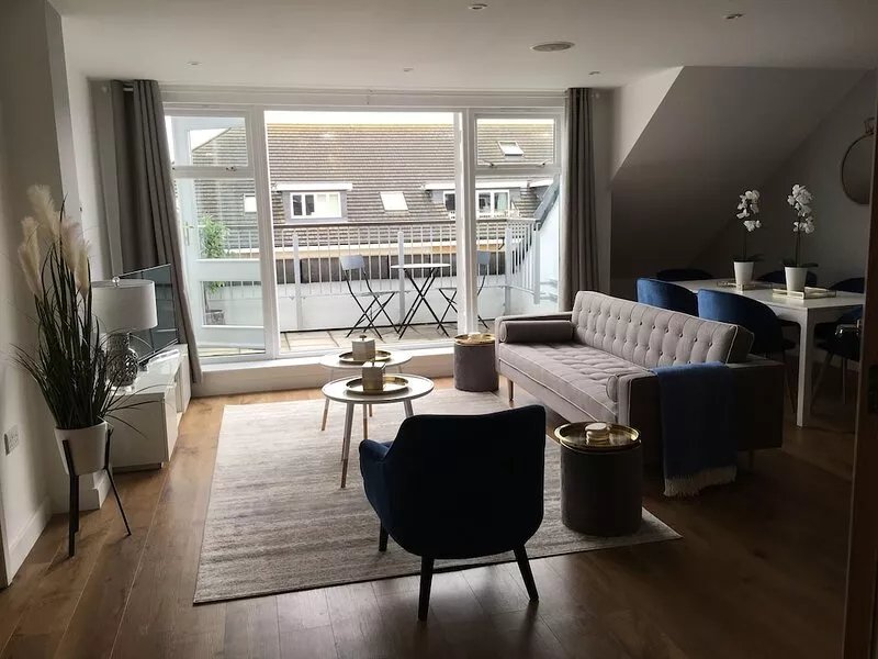 Luxury Duplex 3 bedroom Penthouse with Gym and Concierge