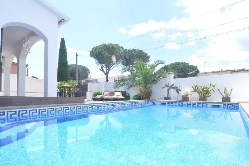 Lovely home with private pool, wifi and barbecue