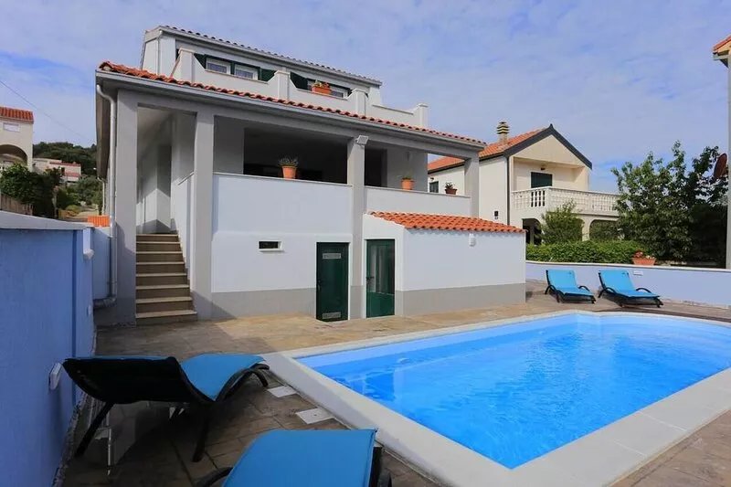 Seaside family friendly house with a swimming pool Slatine, Čiovo (K-17231)