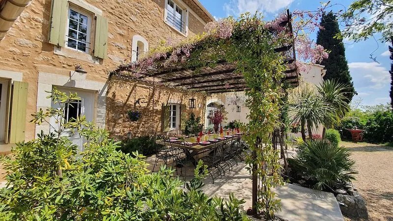 Luxurious charming house. Securing and warming pool. 10 rooms 9 bathrooms