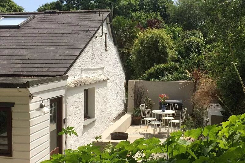 Cosy, rural retreat, chiminea and bbq. Perfect for couples. Dog-friendly.