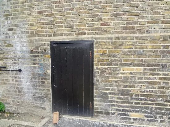 The hole in the Wall, Rutland Estate