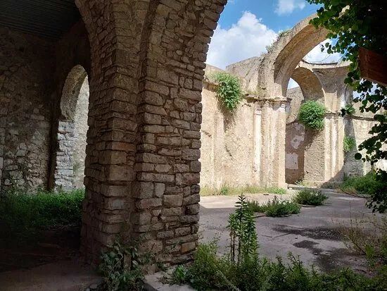 Ruderi e campanile di Santa Maria