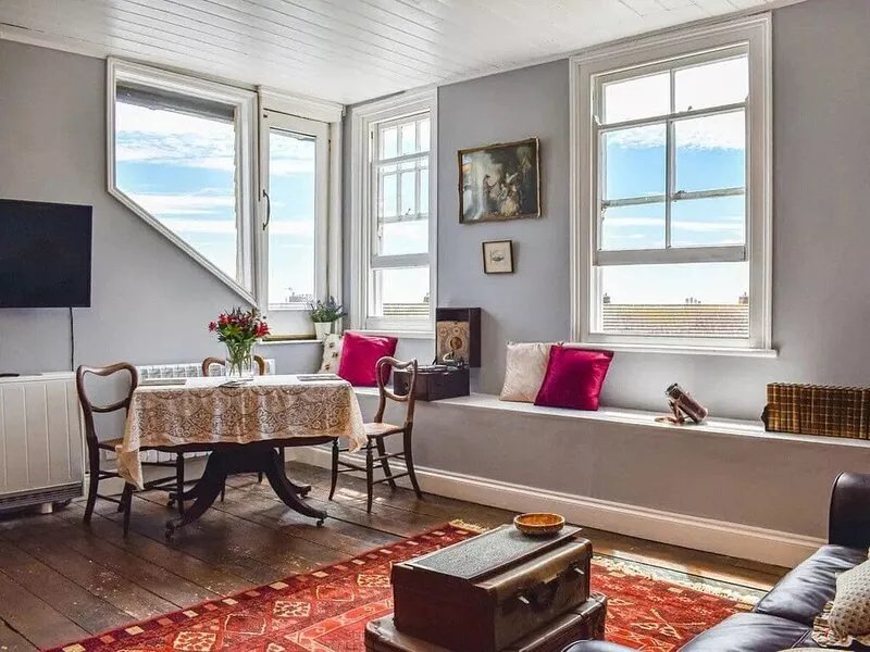 WELLESLEY RETREAT - Romantic luxury High Street apartment