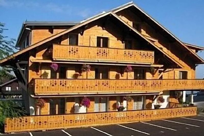 Superb 3 Bedroom Apt. At The foot of Les Memises, Lake Geneva & Swiss Alps views
