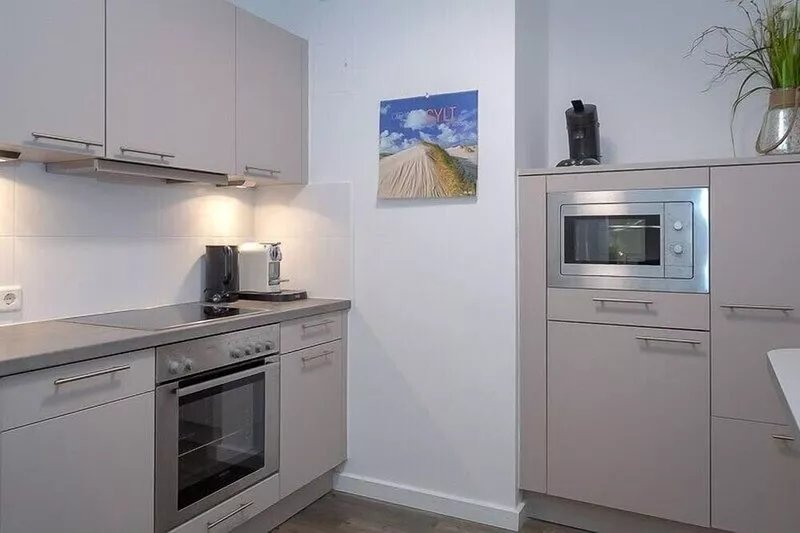2-room apartment on the 2nd floor in a prime city location, just a few meters