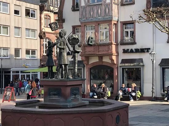 Bad Homburger Marktplatz mit Laternenbrunnen
