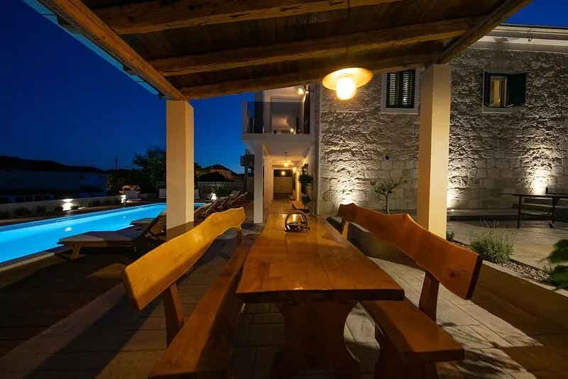Mix of modern and antique , New visage villa Antico
