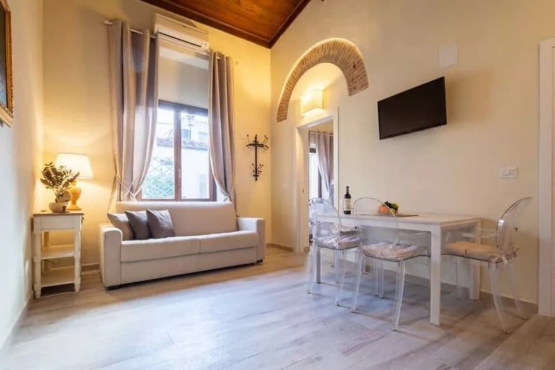 Arnolfo Elegant Apartment in via dei Calzaiuoli in Florence by Mmega