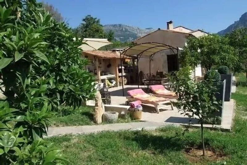 Mazet with private pool and terrace 100m², refined benefits