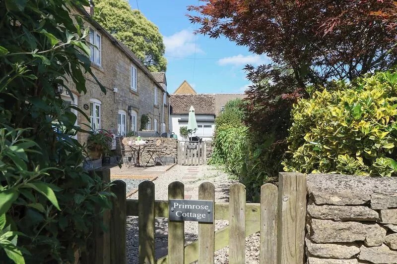 PRIMROSE COTTAGE (STOW), family friendly in Stow-On-The-Wold