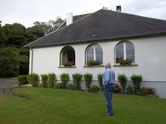 Le Chateau de Neuville St. Amand
