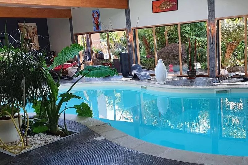 Villa indoor pool, hamman, sauna, jacuzzi, gym, billiards, baby