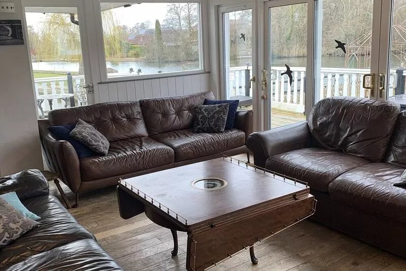 Stunning Wroxham holiday cottage, River Bure. Sleeps 10. Private boat for hire