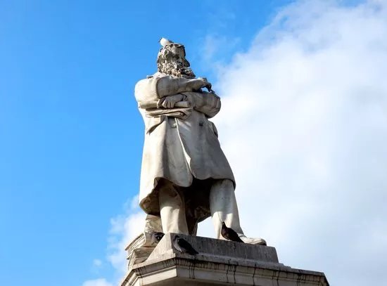 Statua di Niccolo Tommaseo