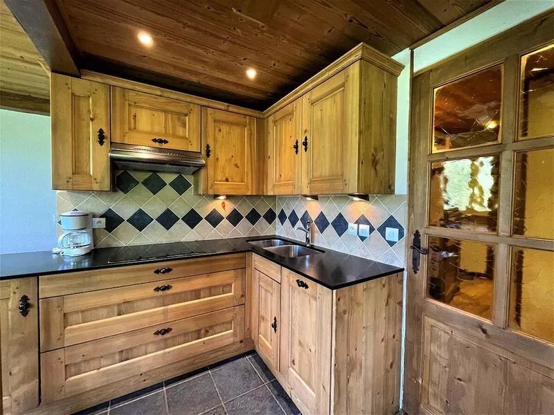 10m from ski slopes, 1st floor, balcony, tv, ski locker, 66m², Les Menuires