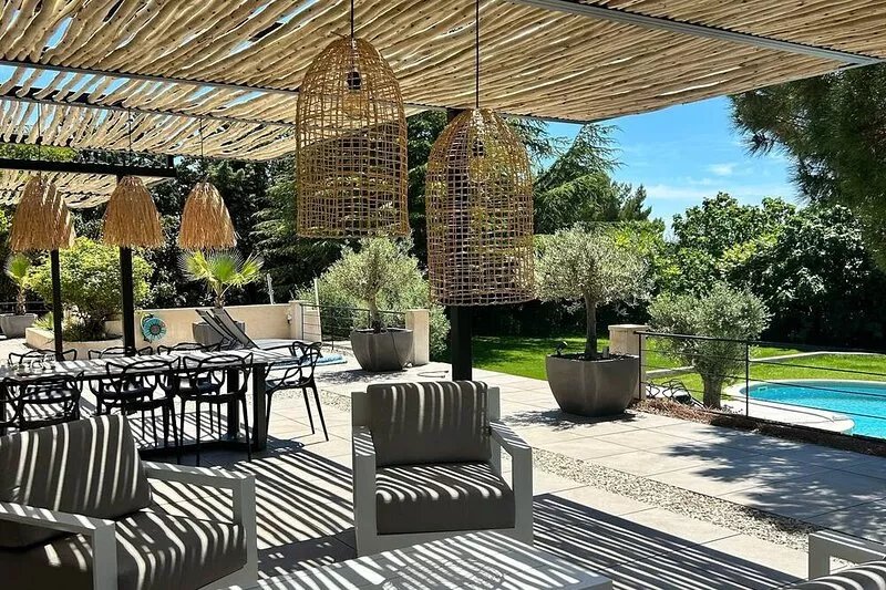 Luxury villa Aix-en-Provence swimming pool / Jacuzzi - sleeps 10