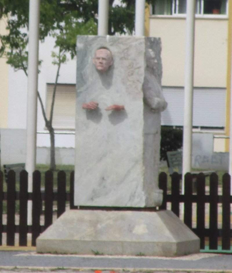 Nuno Mergulhao Monument