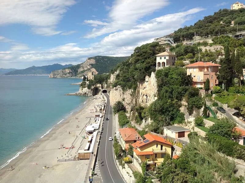 House with terrace with wonderful sea view three minutes from the beach