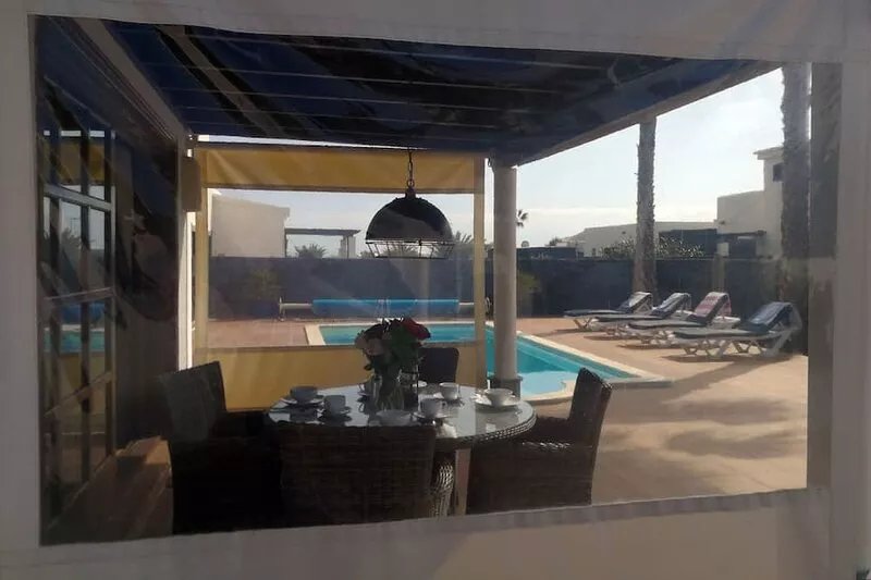 Elegant Detached Villa: Private Heated Pool, Free Wifi, BBQ & Beatiful Garden