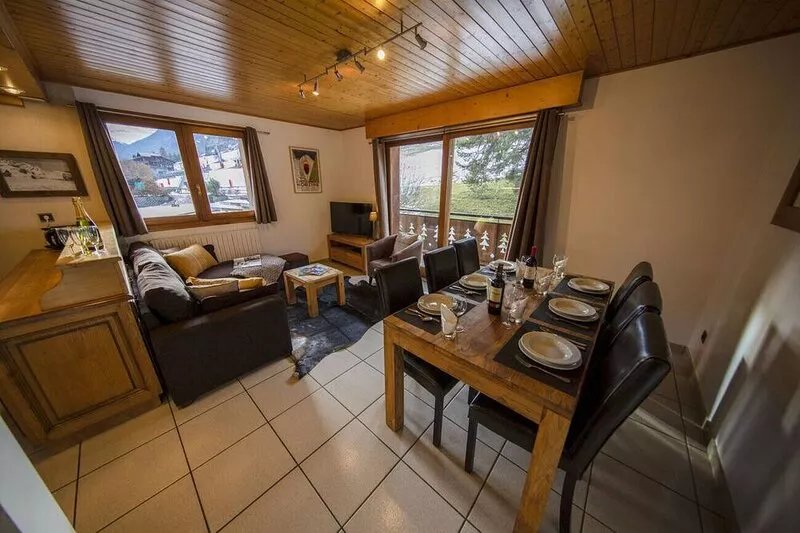 Ski-in, Ski-out 5 person Apartment - 40m from Pleney Ski Lifts