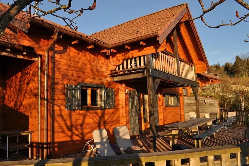 Chalet Maya - beautiful lake view, sauna, wifi and spa.