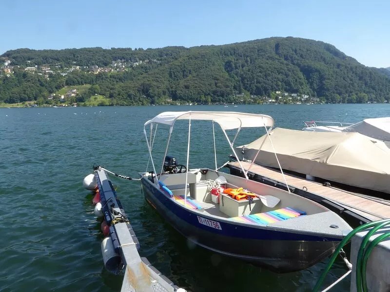 Modern Loft in Ticino, in a quiet, family-friendly, Pool, Motorboat 8PS