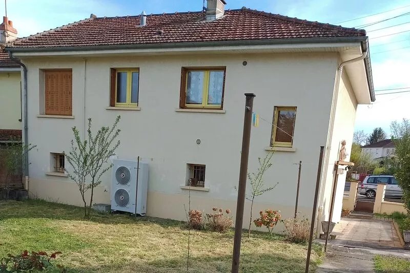 Homerez - Comfortable house in Montluçon with secluded garden