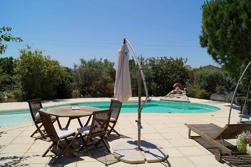 Air-conditioned apartment with swimming pool EYRAGUES in lush greenery