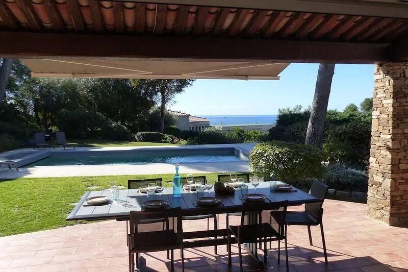 Exceptional house! 4 air-conditioned bedrooms/bathrooms, heated pool, pétanque