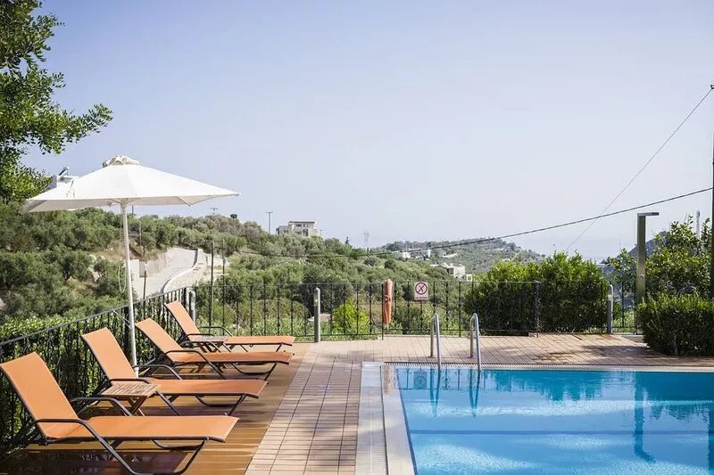 2 bedrooms+studio, ideal for kids, 36m² pool, 2.500m² garden, 2,5km from town