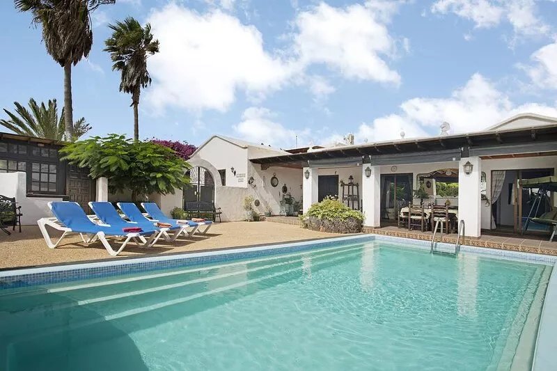 Lanzarote Rural Villa Casa Albryna with Mountain View, Pool, Terraces & Garden