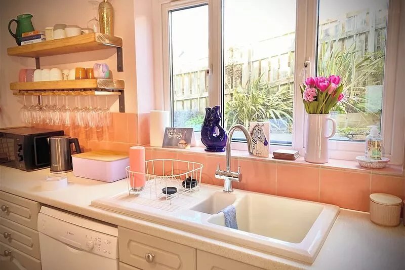 Luxury Cottage with hot tub -3 min walk to the beach