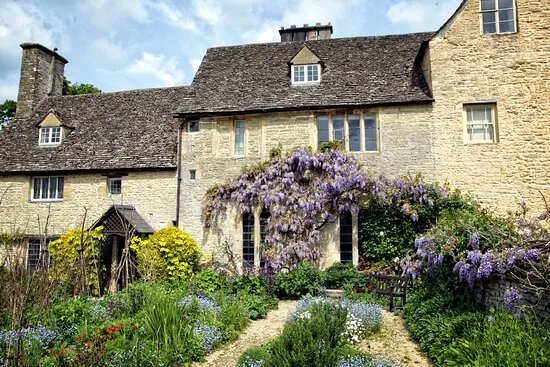 Cogges Manor Farm