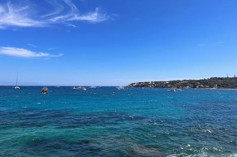 Unbelievable Sea Views from 3 bed house in old Antibes on ramparts - on seaside!