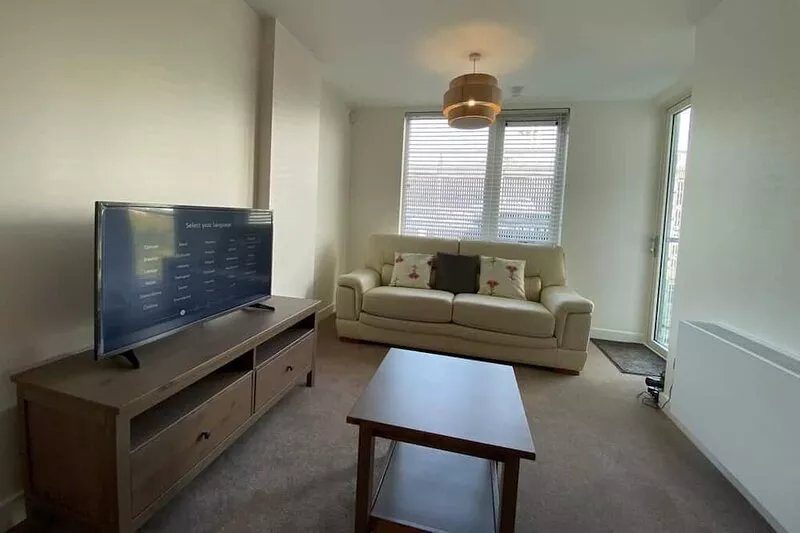 CentralMK-The Hub- 1 Bedroom Hall Kitchen Parking