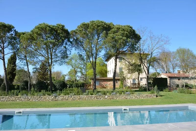 Villa with private pool, 7bedrooms, in Tuscan country between Cortona and Arezzo