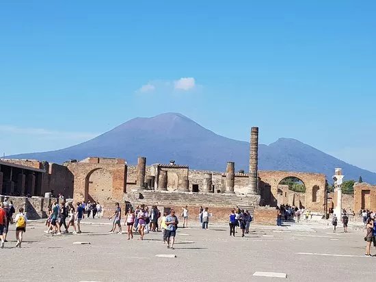 Tour of Naples by MCS Italia - Tours