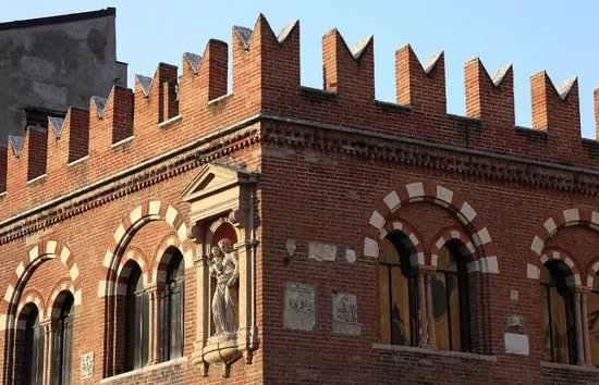 Domus Mercatorum