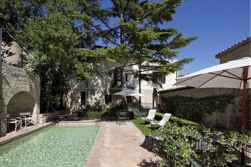 Melanzio holiday apartment with garden and swimming pool