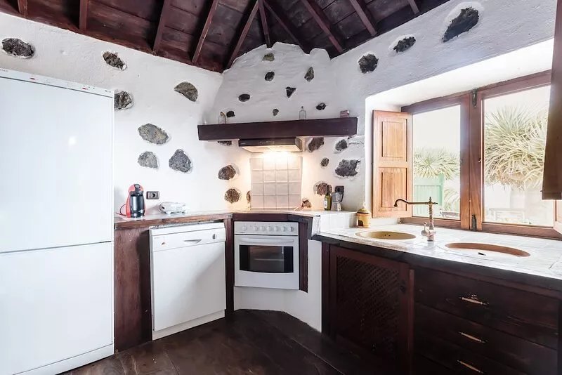 Casa Rural Los Draguitos, private pool and sea view