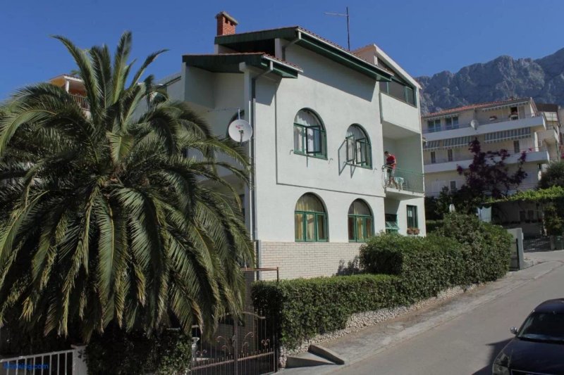 Apartments and Rooms With Parking Space Makarska - 6759