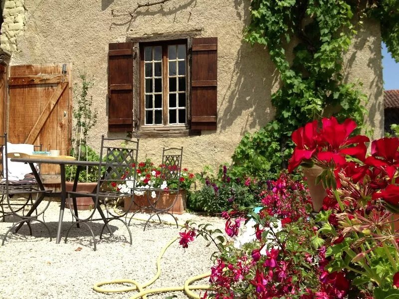 Charming Restored Farmhouse with Inspiring Views for Artists
