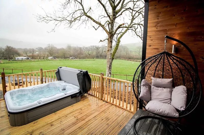Buck Barn  -  a cabin that sleeps 6 guests  in 2 bedrooms