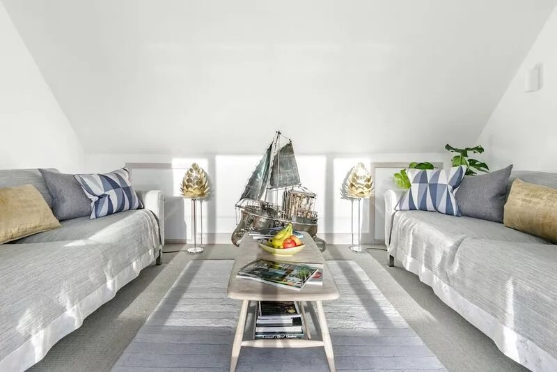 Unique & stylish luxury apartment with fabulous views & parking. Sleeps 4