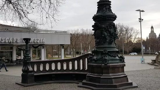 Kaiser-Wilhelm-Fahnenmasten