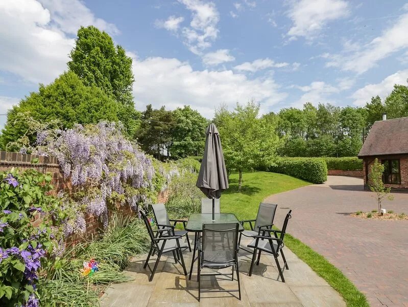 THE STABLES, family friendly, with a garden in Belbroughton