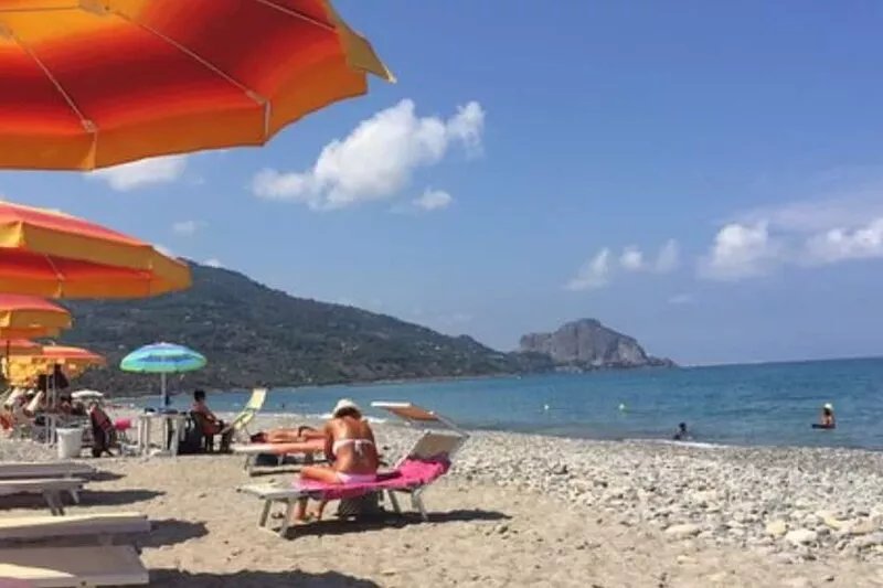 Dea Del Borgo Holiday House with sea view