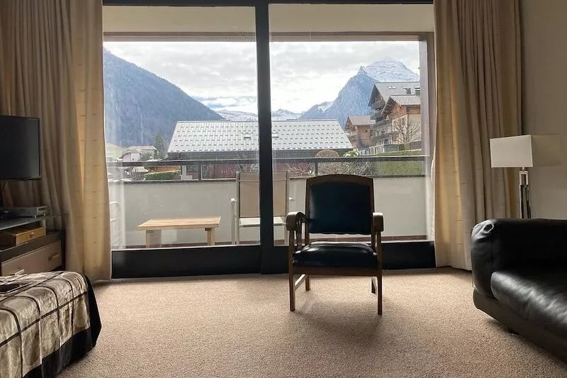 Large sunny and bright 2 bed Apartment